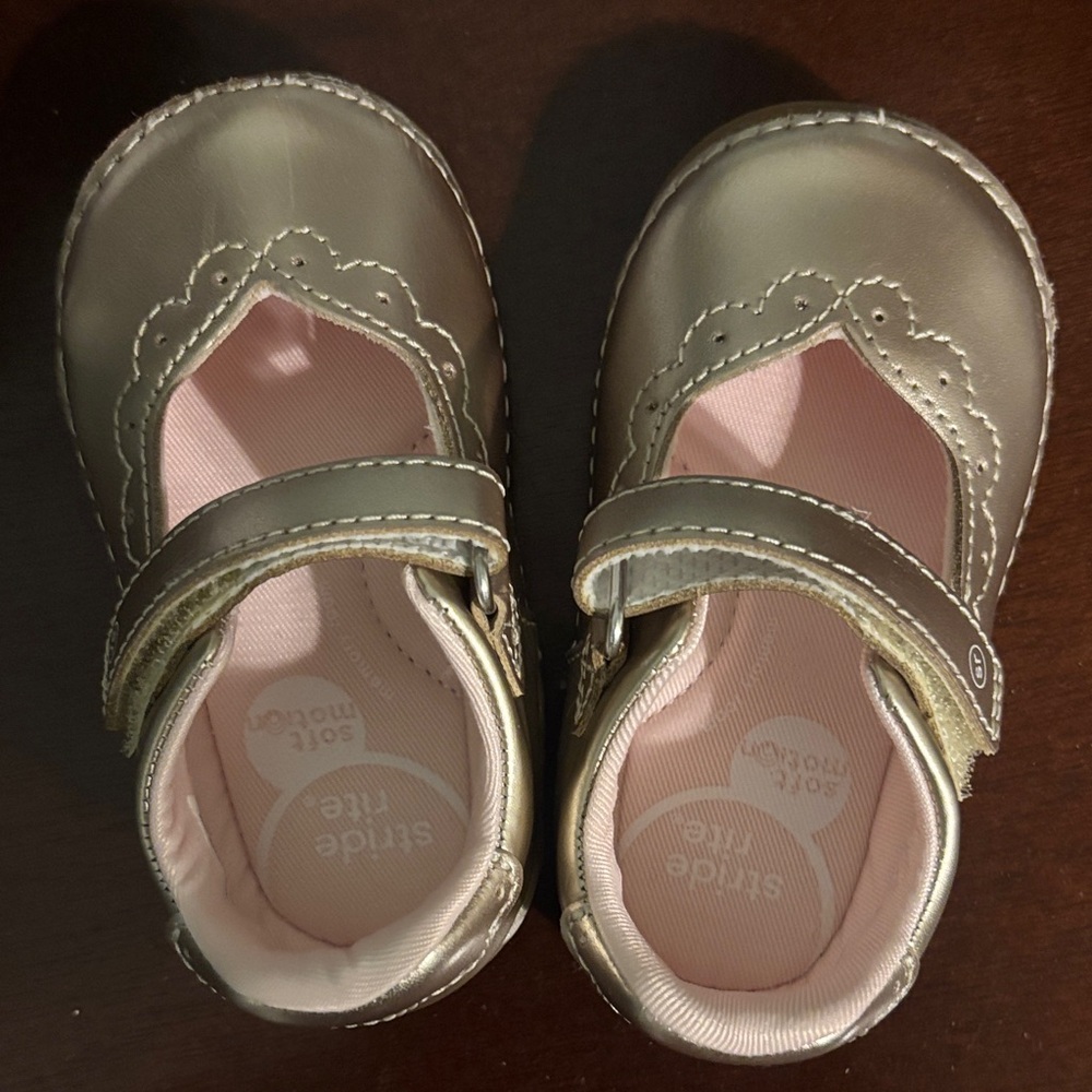Stride Rite Metallic Gold Mary Janes with Pink Lining - Picture 2 of 3